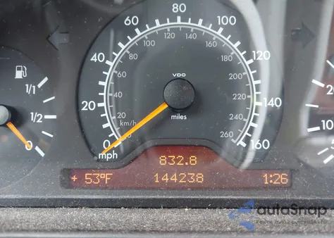 1998 Mercedes-Benz E 430 z USA, uszkodzony, nr VIN WDBJF70F4WA696539